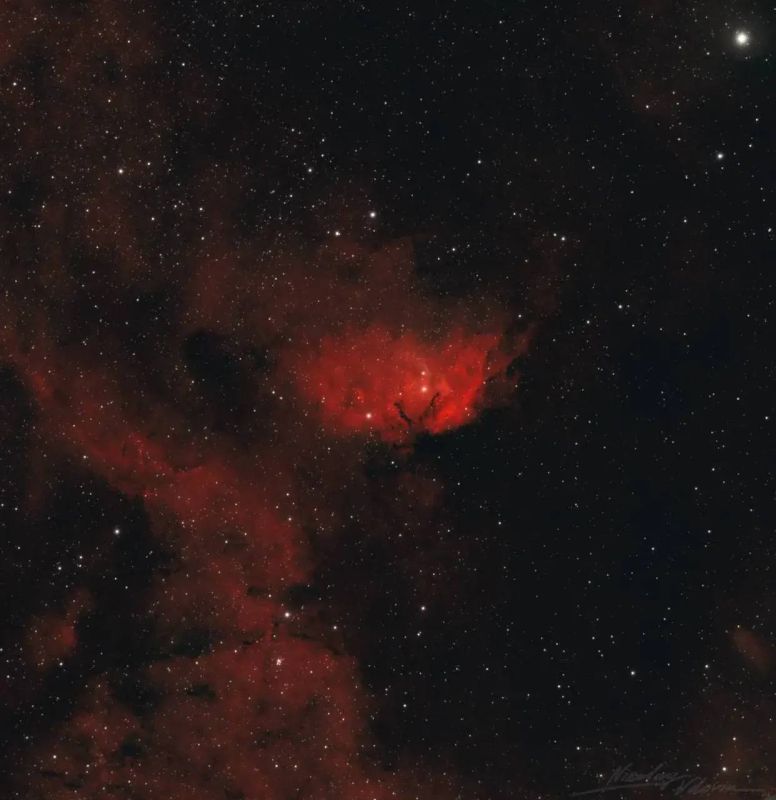 Сегодня в космосе "расцвели" туманности