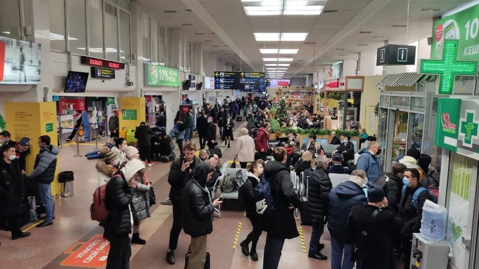 В аэропортах Сочи, Краснодара и Геленджика задерживается 43 рейса после снятия ограничений на полеты, введенных 8 марта из-за беспилотной угрозы в Краснодарском крае