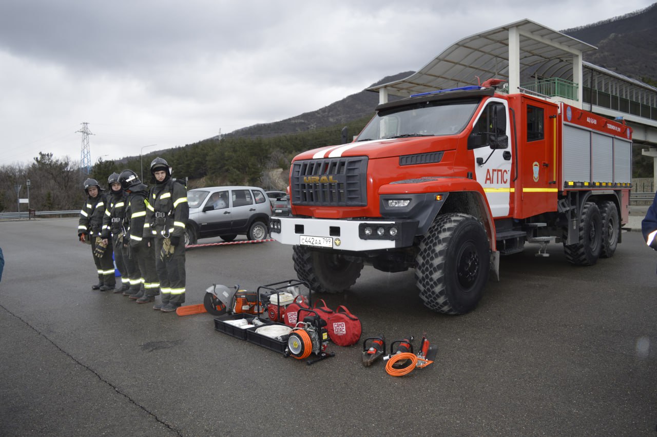 В Геленджике прошёл смотр сил и средств экстренных служб В Геленджике прошёл смотр сил и средств экстренных служб