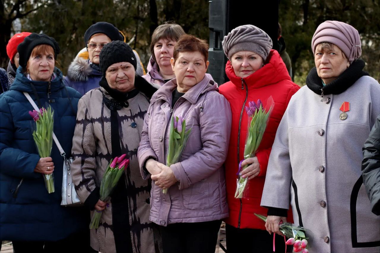 В преддверии международного дня 8 марта на территории сквера в пос В преддверии международного дня 8 марта на территории сквера в пос