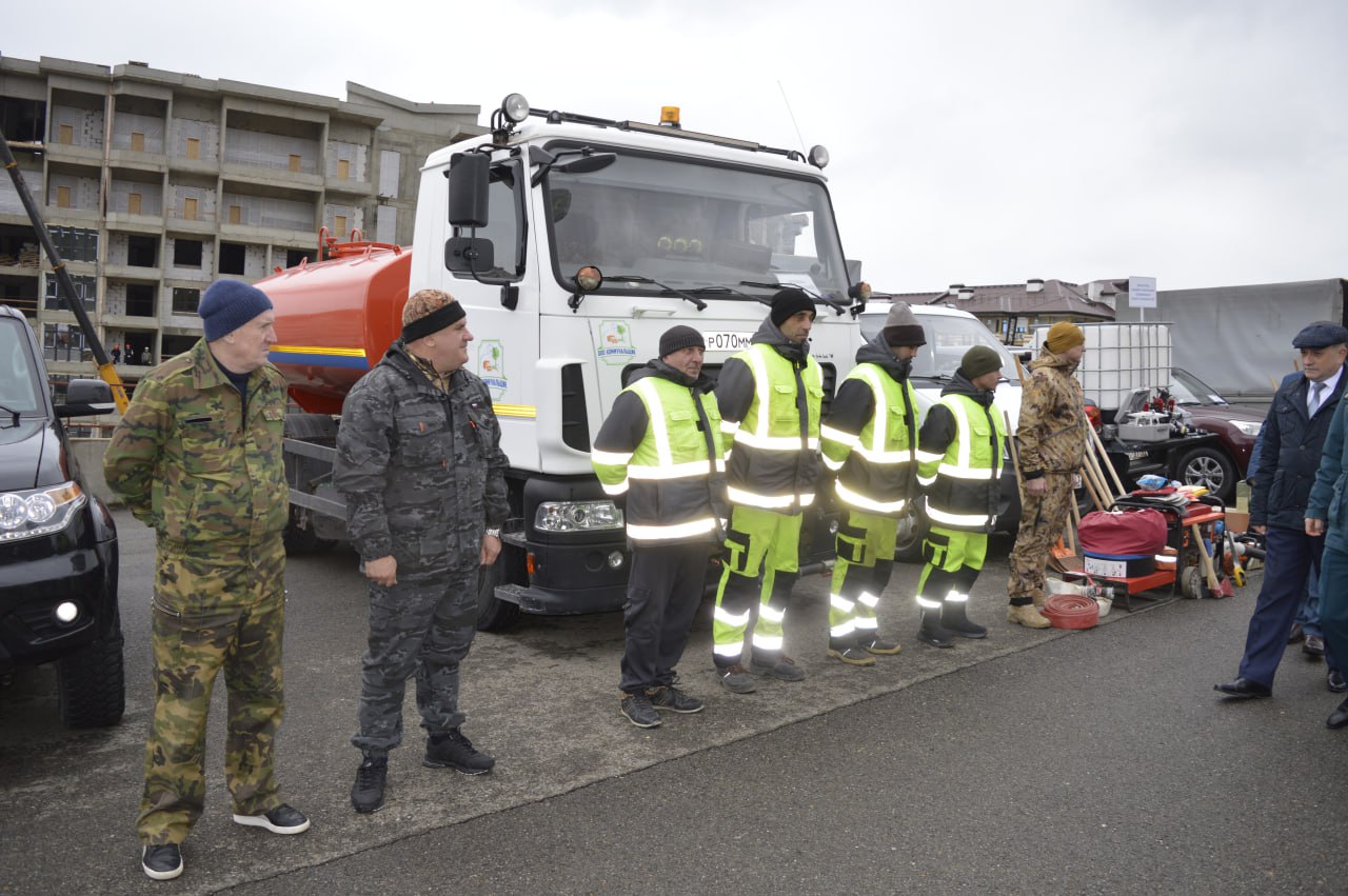 В Геленджике прошёл смотр сил и средств экстренных служб В Геленджике прошёл смотр сил и средств экстренных служб