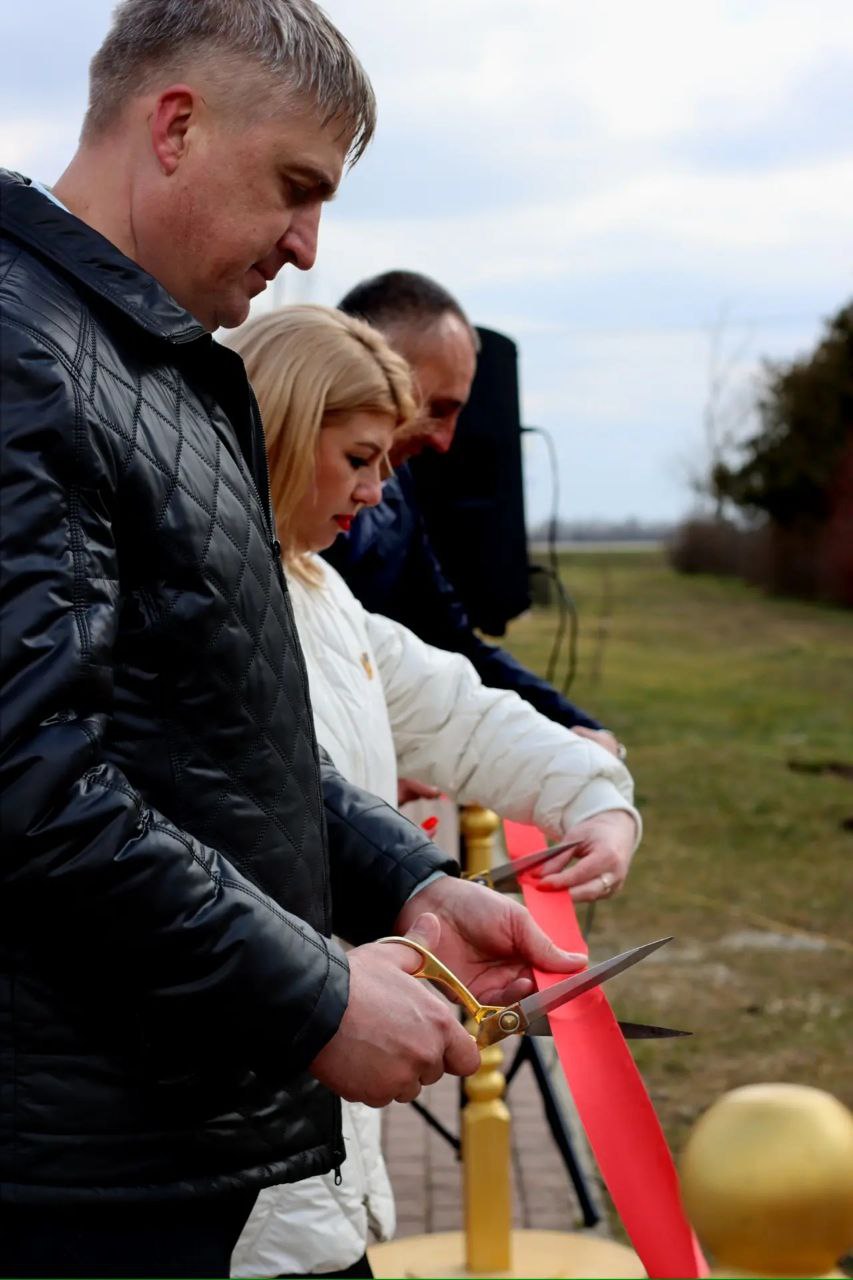 В преддверии международного дня 8 марта на территории сквера в пос В преддверии международного дня 8 марта на территории сквера в пос