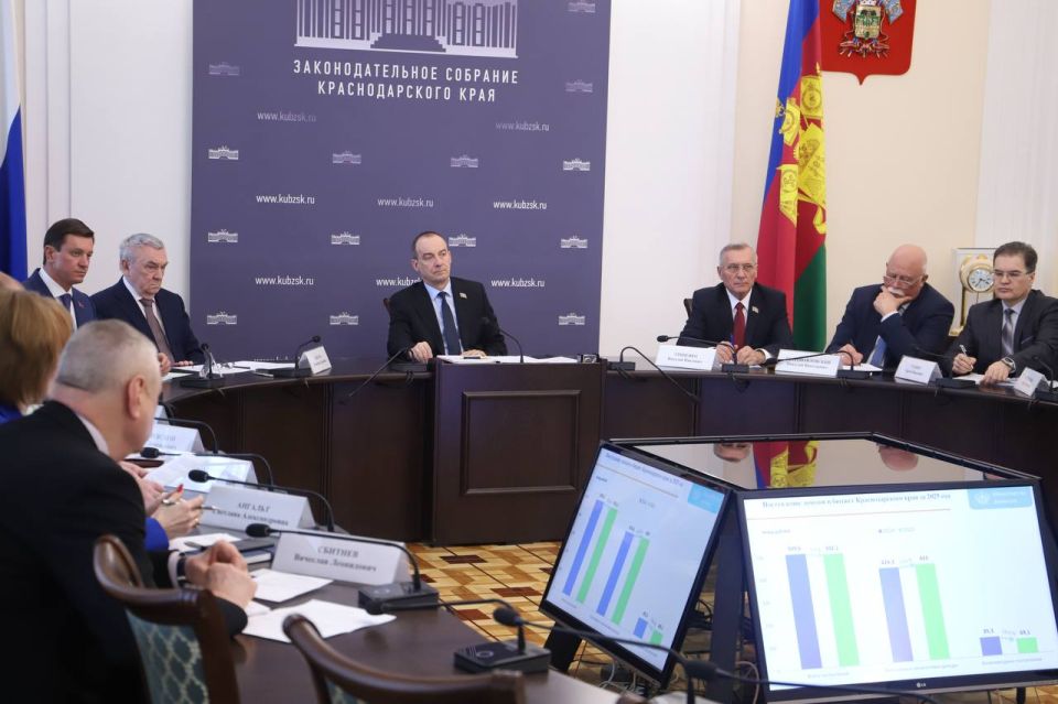 На еженедельном планерном совещании под председательством Юрия Бурлачко депутаты подвели предварительные итоги исполнения бюджета Краснодарского края за 2025 год по доходной части