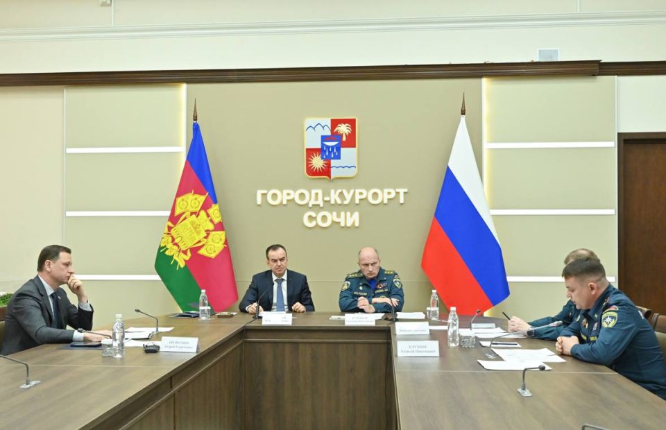 Подготовку к прохождению паводкоопасного периода в Краснодарском крае обсудили на совещании, проходившем под председательством главы МЧС России Александра Куренкова