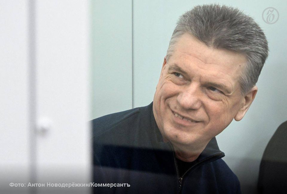 Начался суд над экс-начальником кадров Минобороны, генералом-лейтенантом Юрием Кузнецовым, обвиняемым в получении взятки от краснодарского предпринимателя Левы Мартиросяна в виде дома с земельным участком стоимостью более...