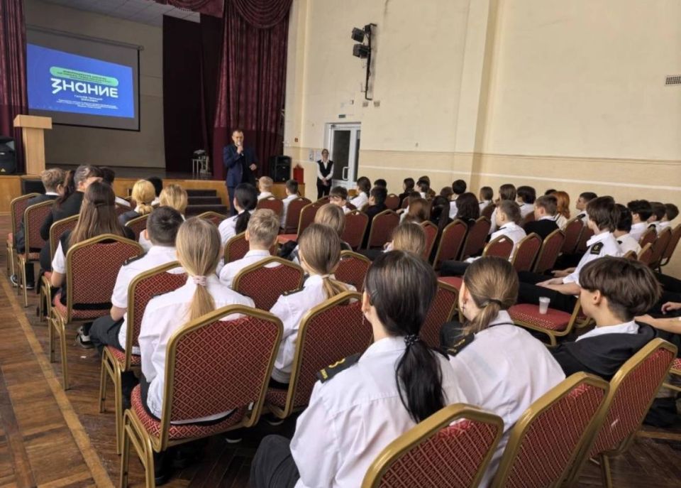 Член Общественного совета при Управлении МВД России по городу Новороссийску дал старт циклу профилактических лекций для подростков «Безопасная траектория»