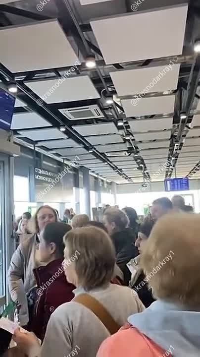 Долетались. Аэропорты Краснодара и Сочи почти двое суток не работали из-за угрозы атак беспилотников