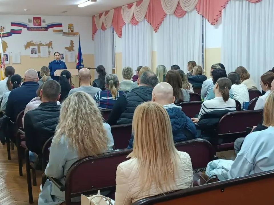 Старший помощник прокурора Западного административного округа г. Краснодара приняла участие в общешкольном родительском собрании по вопросам правовой ответственности