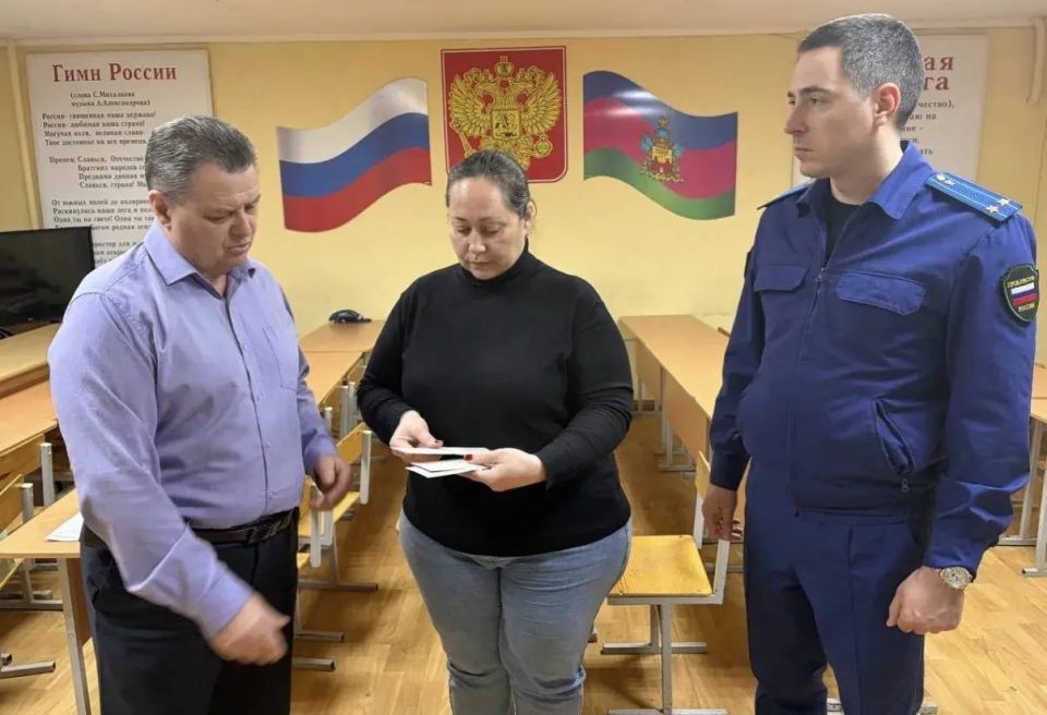 Славянский межрайонный прокурор принял участие в вручении вдове удостоверения члена семьи погибшего участника специальной военной операции