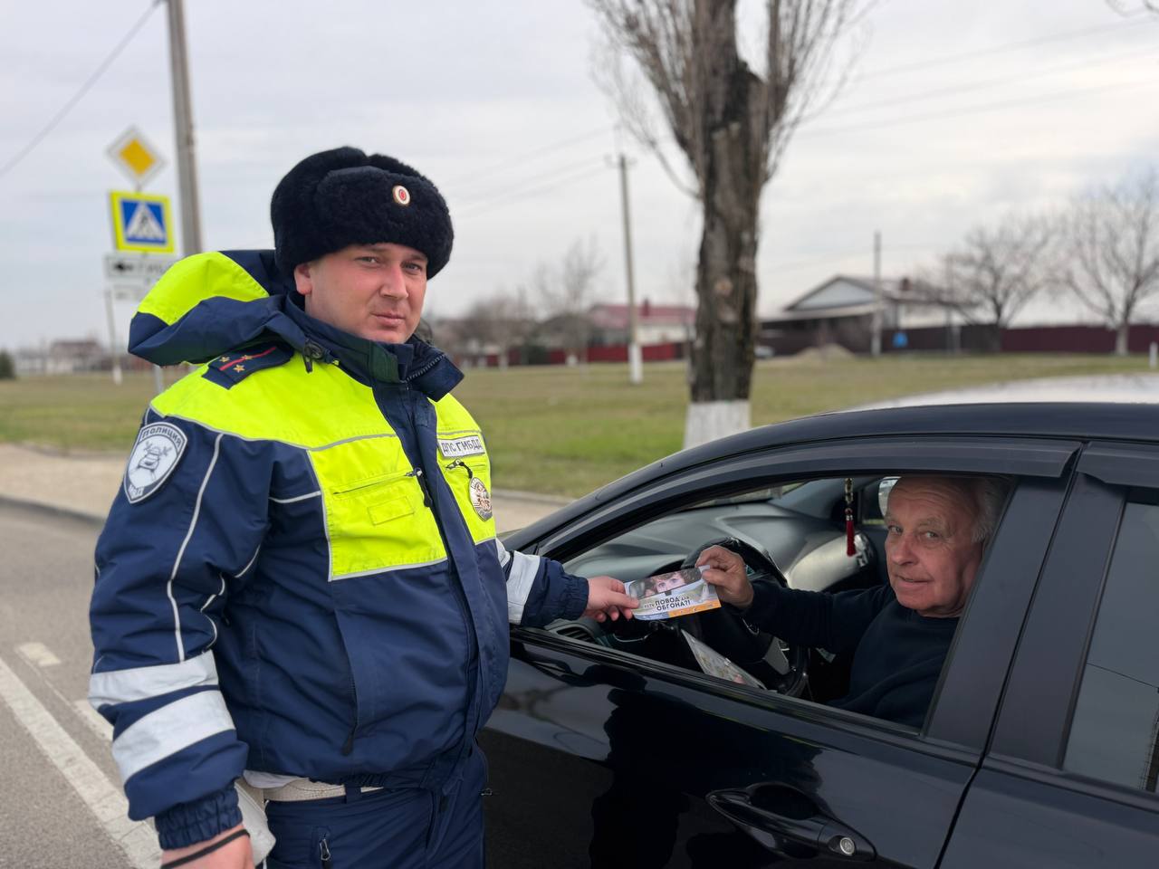 Сотрудники Госавтоинспекции Успенского района провели разъяснительную беседу среди водителей Сотрудники Госавтоинспекции Успенского района провели разъяснительную беседу среди водителей