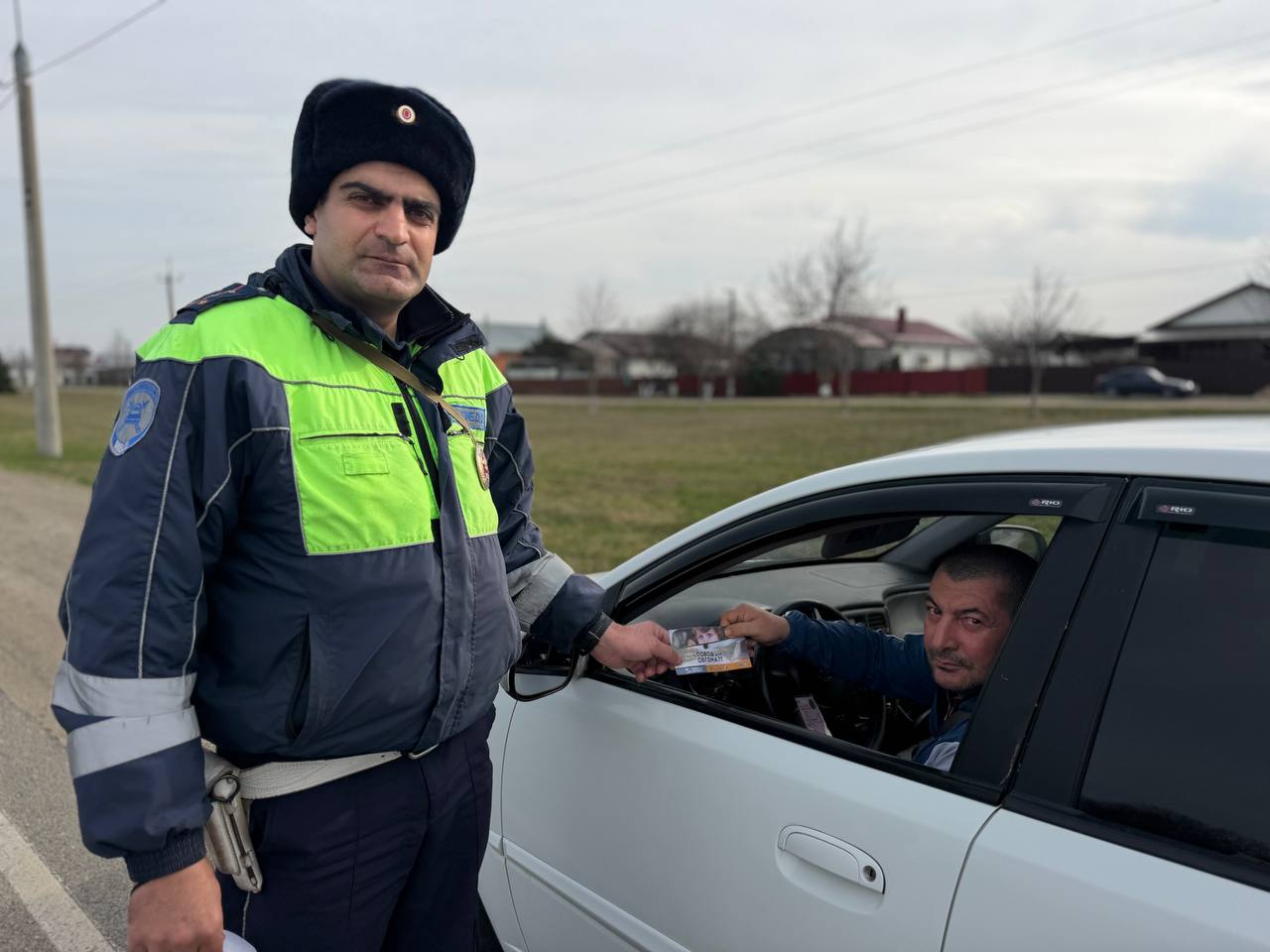 Сотрудники Госавтоинспекции Успенского района провели разъяснительную беседу среди водителей