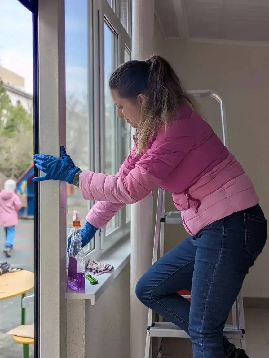 Субботник в детских садах объединил поколения