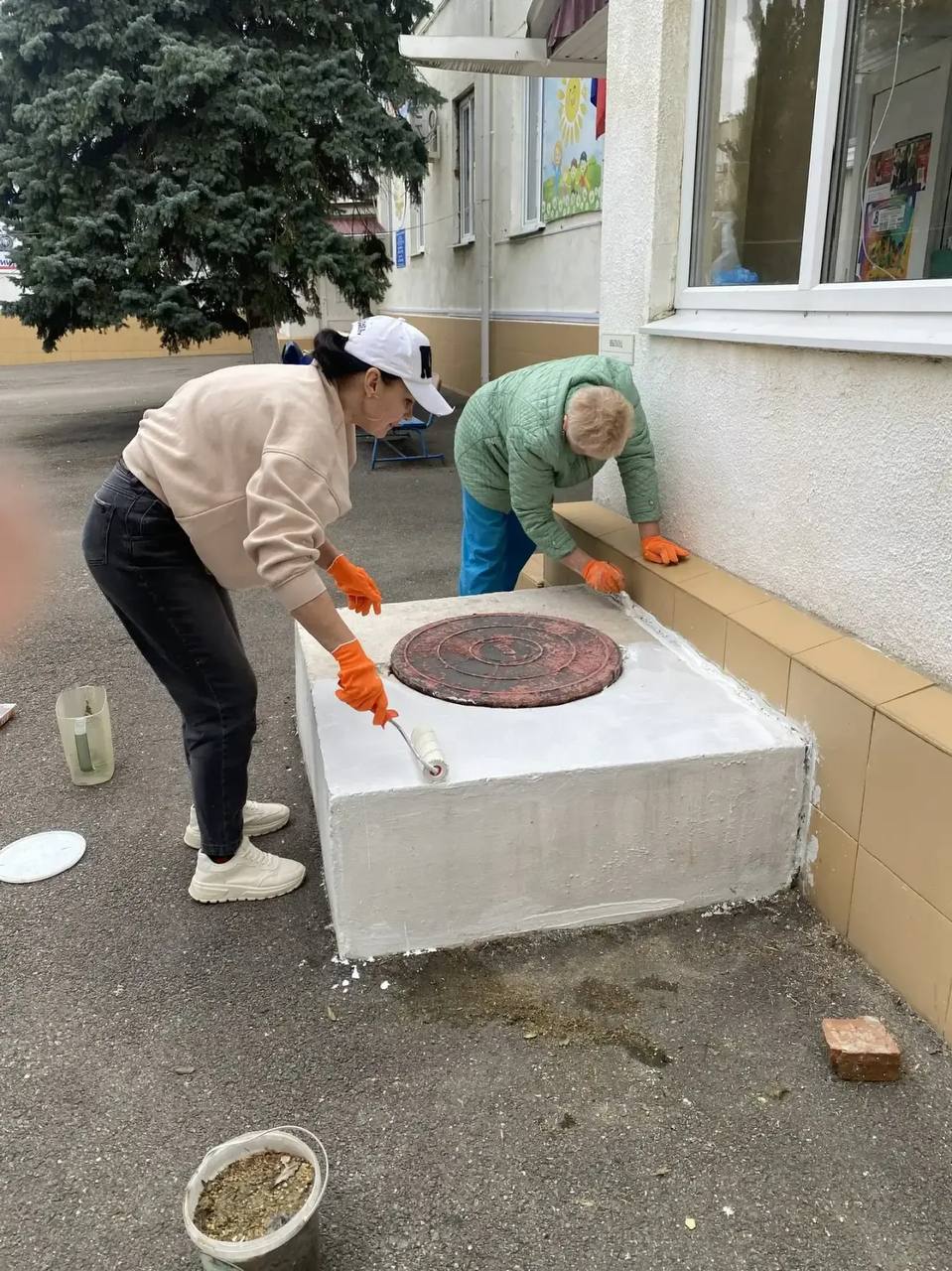 Субботник в детских садах объединил поколения Субботник в детских садах объединил поколения