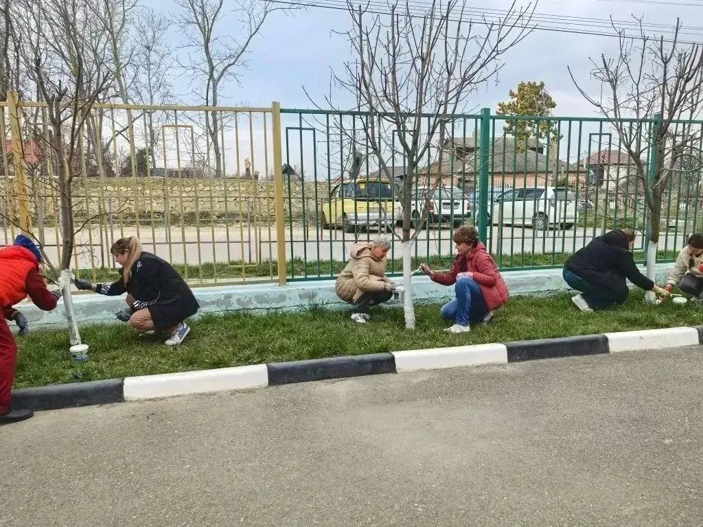 К общегородскому субботнику присоединились порядка 150 учреждений образования и культуры К общегородскому субботнику присоединились порядка 150 учреждений образования и культуры