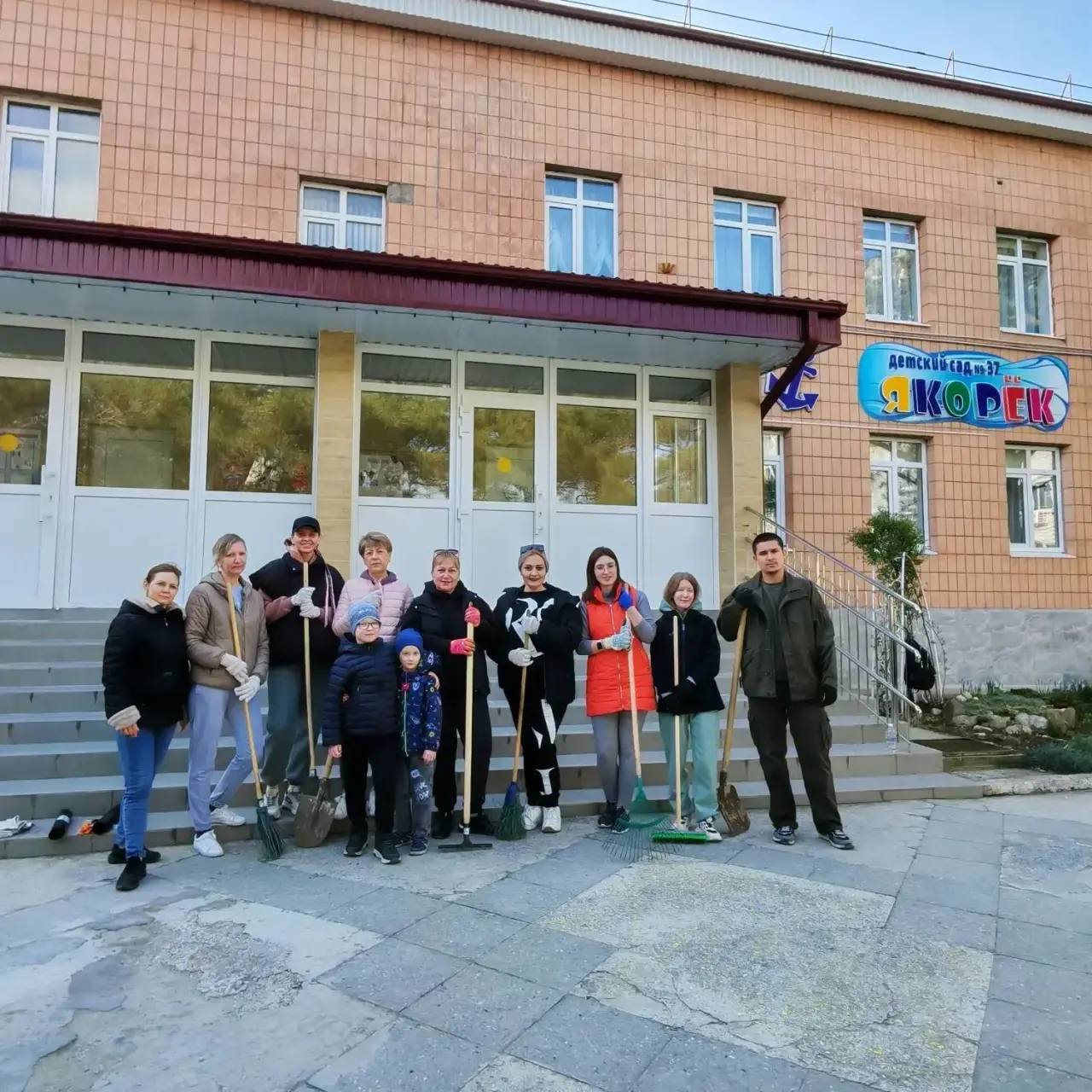 Субботник в детских садах объединил поколения Субботник в детских садах объединил поколения