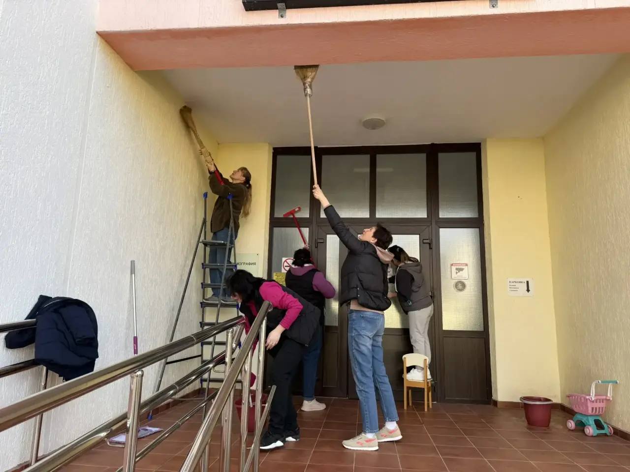 Субботник в детских садах объединил поколения Субботник в детских садах объединил поколения