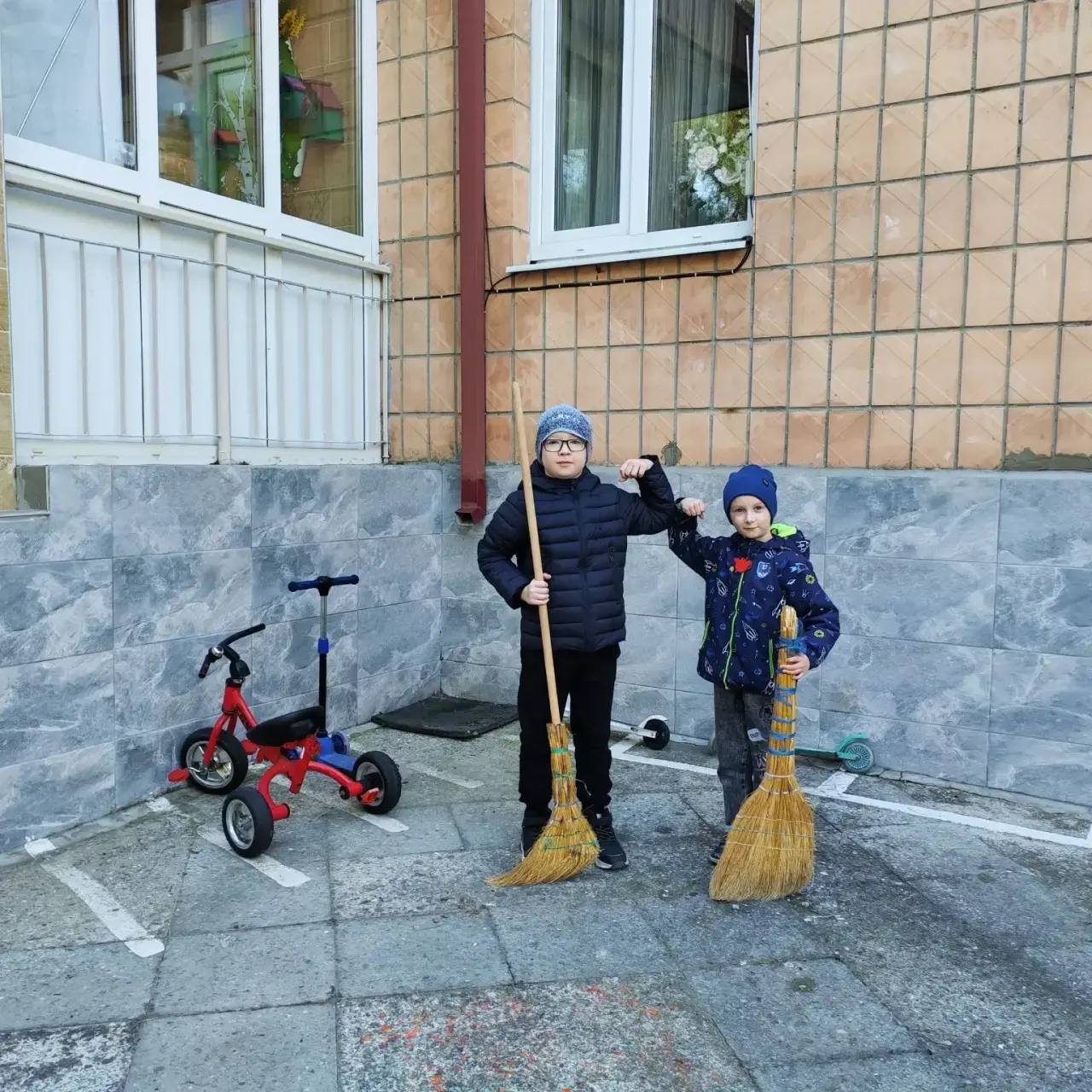 Субботник в детских садах объединил поколения Субботник в детских садах объединил поколения