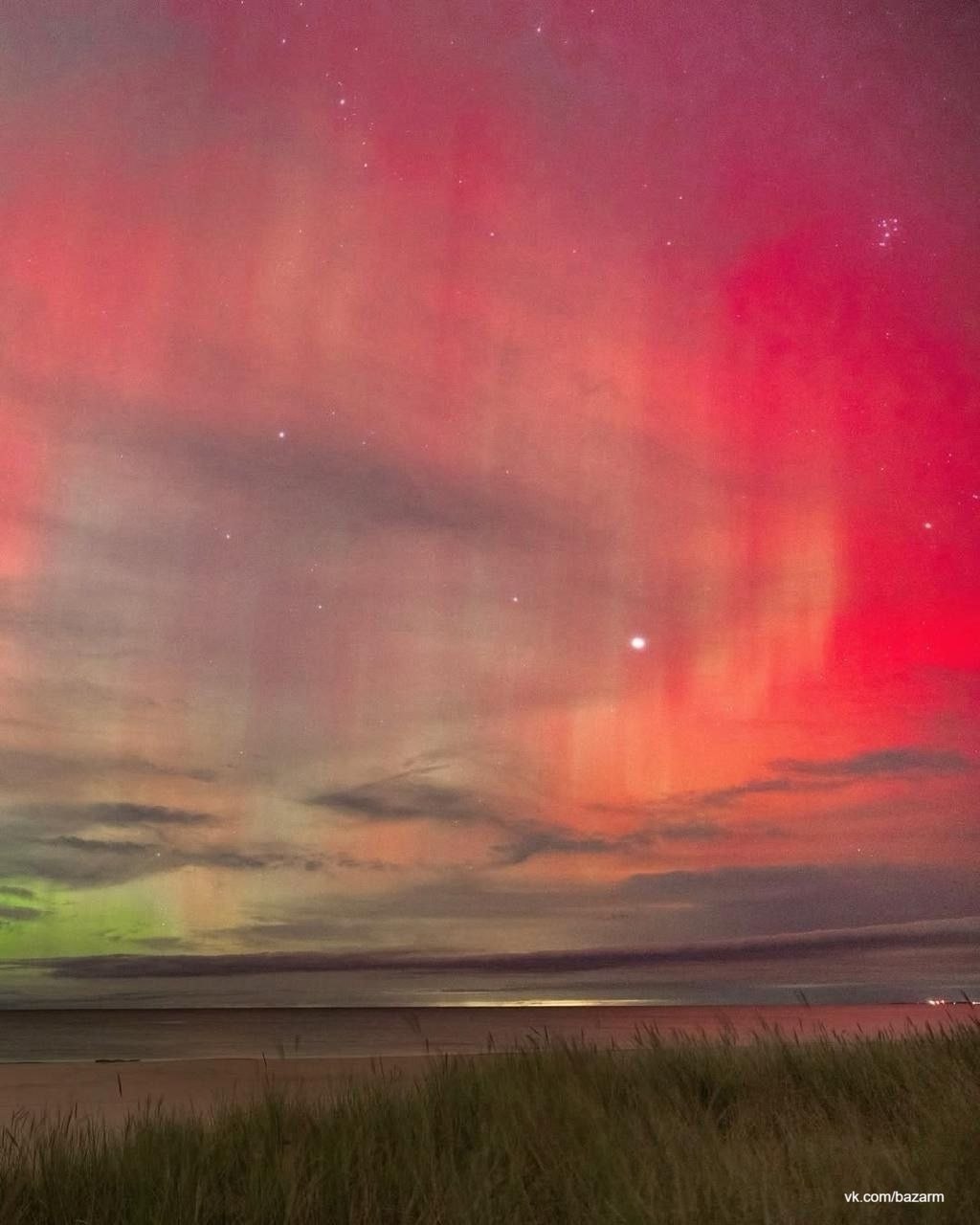 Сильная магнитная буря принесла красочное северное сияние Сильная магнитная буря принесла красочное северное сияние