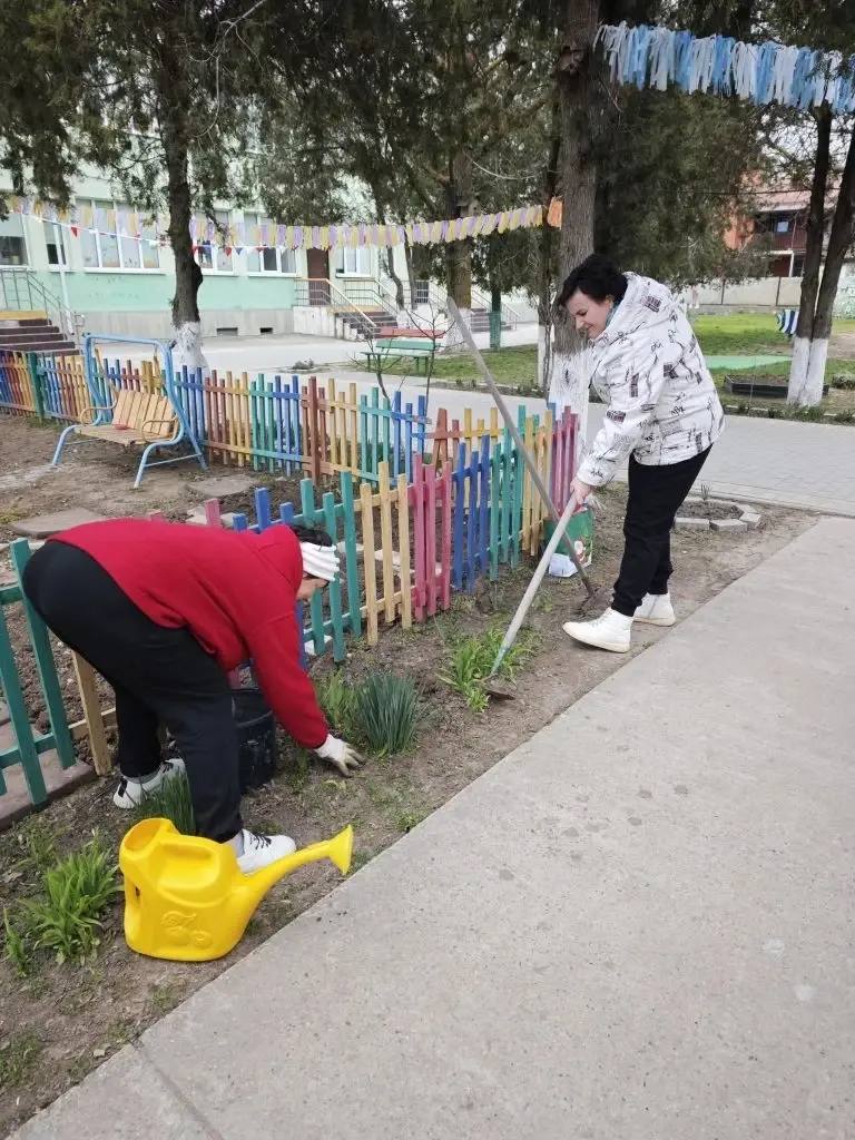 В Анапе проходит масштабный субботник В Анапе проходит масштабный субботник