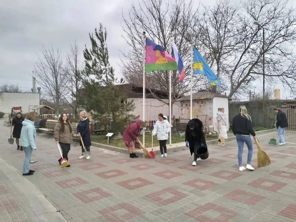 К общегородскому субботнику присоединились порядка 150 учреждений образования и культуры К общегородскому субботнику присоединились порядка 150 учреждений образования и культуры