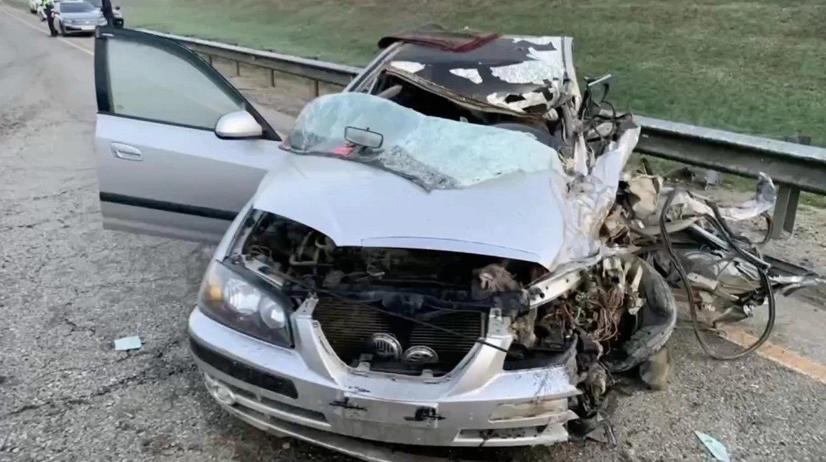 В Армавире водитель иномарки погиб в ДТП с хлебовозкой