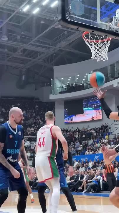 Евгений Наумов: Ещё одна важная победа краснодарских спортсменов! «Локо» на выезде обыграл принципиального соперника - «Зенит»