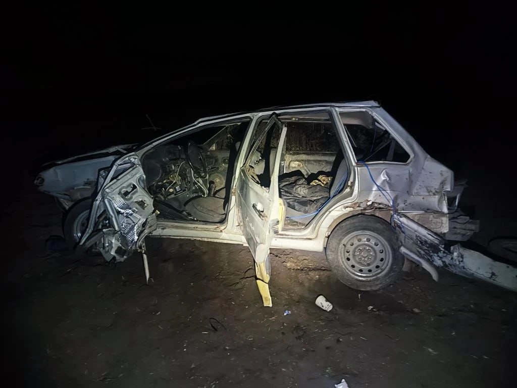 Четверо молодых людей разбились во время ночного катания на машине