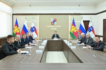 Глава Сочи Андрей Прошунин принял участие в краевом совещании по подготовке к курортному сезону