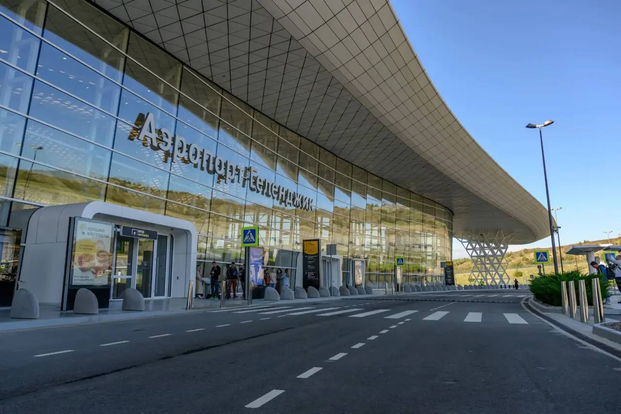 Из Геленджика откроются прямые рейсы в Сургут, Тюмень и Уфу Из Геленджика откроются прямые рейсы в Сургут, Тюмень и Уфу