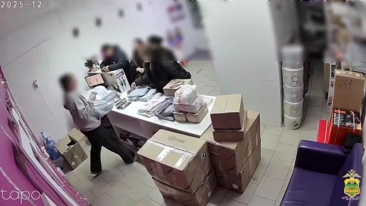 Девушка занималась подменой норковых шуб в пункте выдачи заказов на маркетплейсе