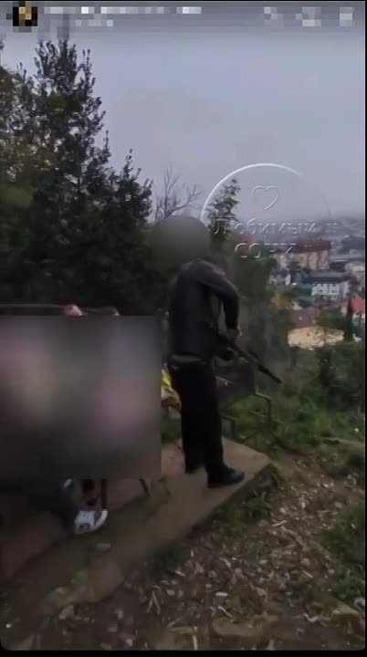 Развлекались как могли. В Сочи полиция разыскивает мужчину, «изрешетившего облака»