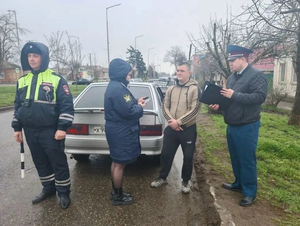 Платеж посреди дороги: в Ейске проверили водителей на наличие задолженности по налогам