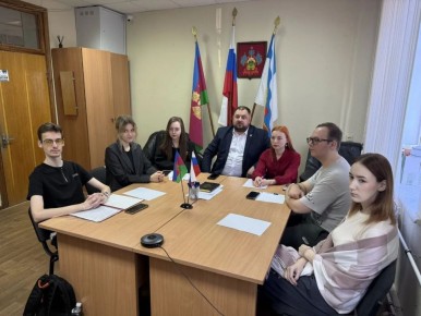 Проходит третье лекционное занятие в Молодежной школе правовой и политической культуры