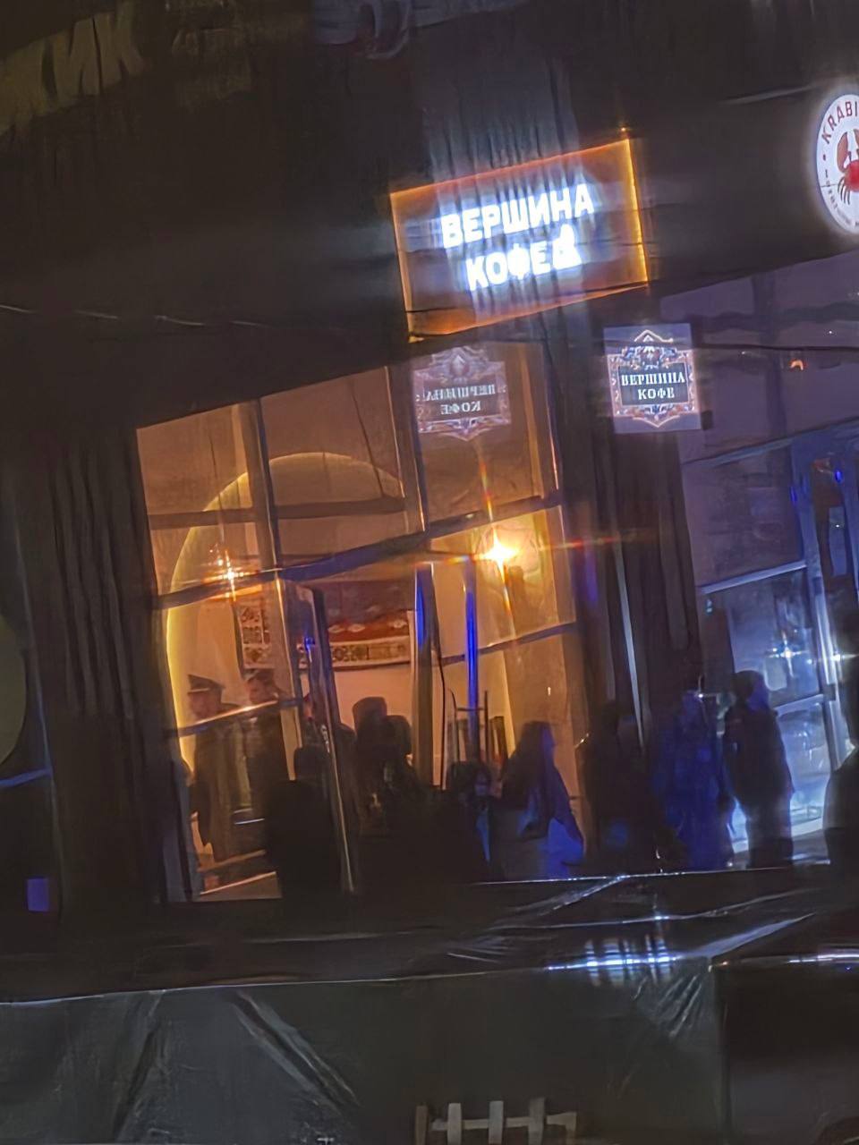 Конфликт из-за въехавшей в фасад кафе машины произошел в пригороде Краснодара Конфликт из-за въехавшей в фасад кафе машины произошел в пригороде Краснодара