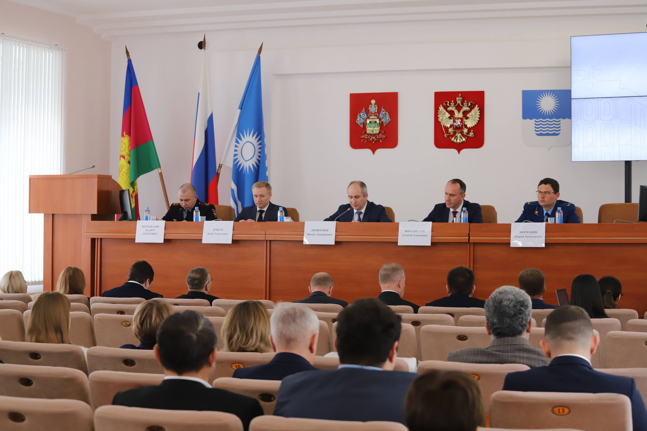 На сессии Думы Геленджика депутаты поддержали изменения в расходной части бюджета