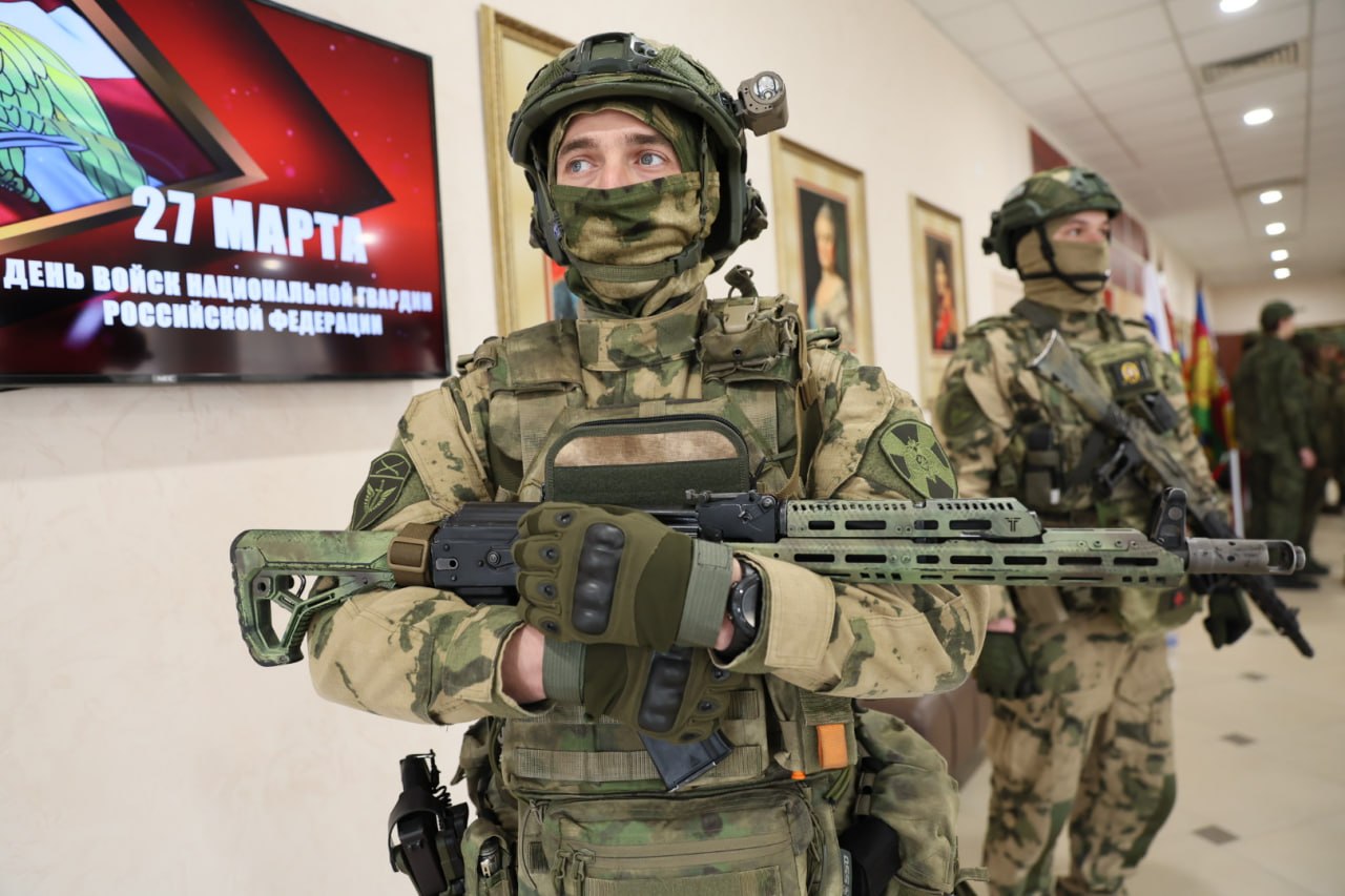 Вениамин Кондратьев наградил лучших сотрудников Росгвардии Вениамин Кондратьев наградил лучших сотрудников Росгвардии