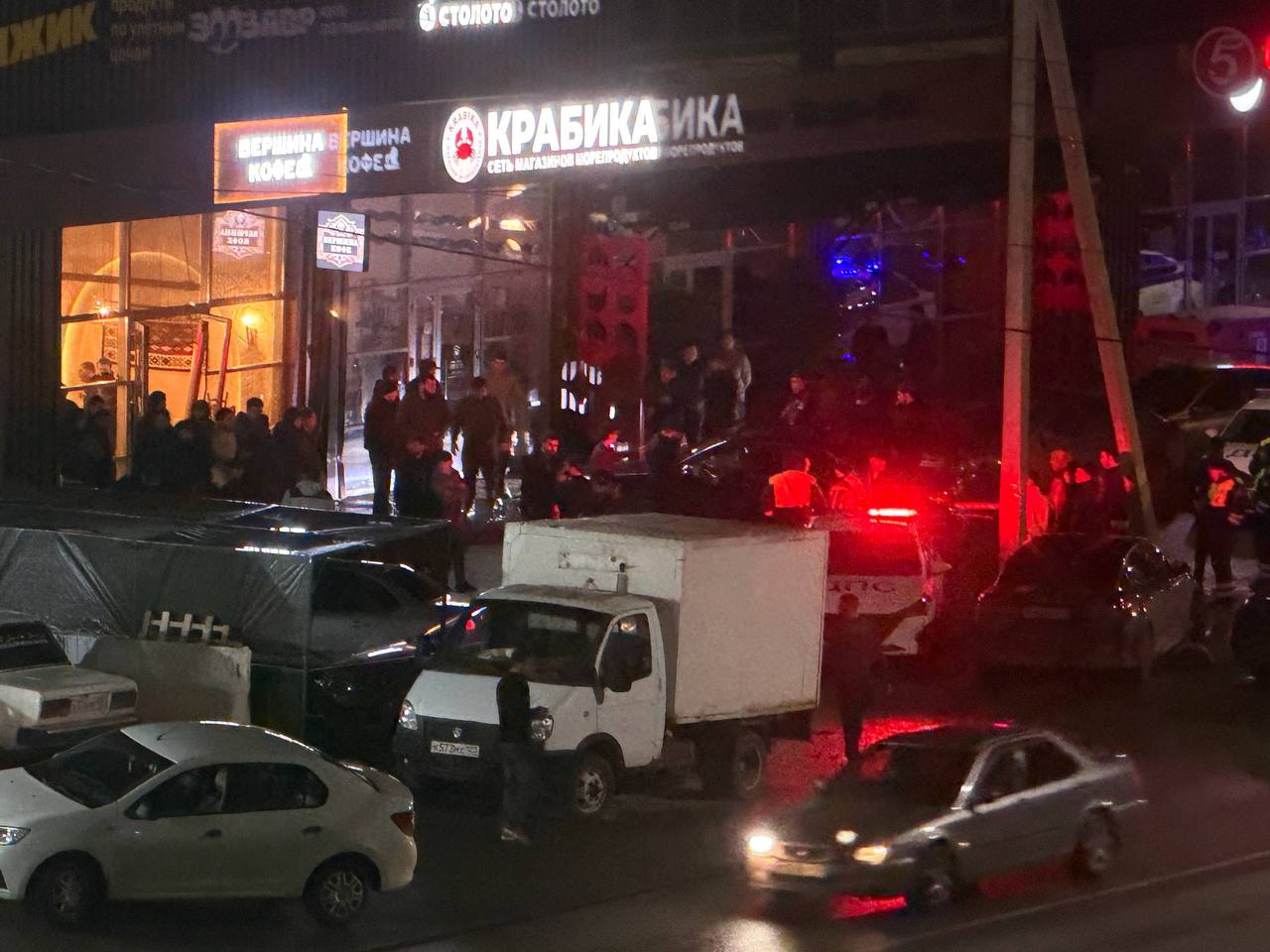 Конфликт из-за въехавшей в фасад кафе машины произошел в пригороде Краснодара Конфликт из-за въехавшей в фасад кафе машины произошел в пригороде Краснодара