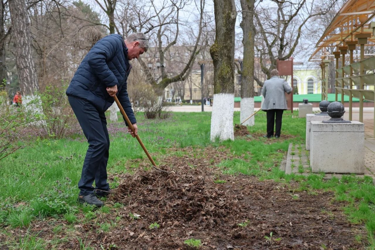 В АРМАВИРЕ ПРОШЕЛ ОБЩЕГОРОДСКОЙ СУББОТНИК В АРМАВИРЕ ПРОШЕЛ ОБЩЕГОРОДСКОЙ СУББОТНИК