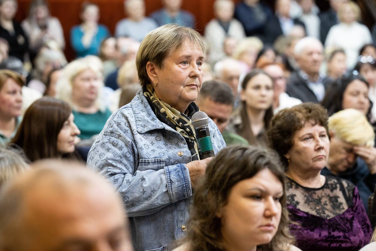 Светлана Маслова провела встречу с жителями Анапского сельского округа Светлана Маслова провела встречу с жителями Анапского сельского округа