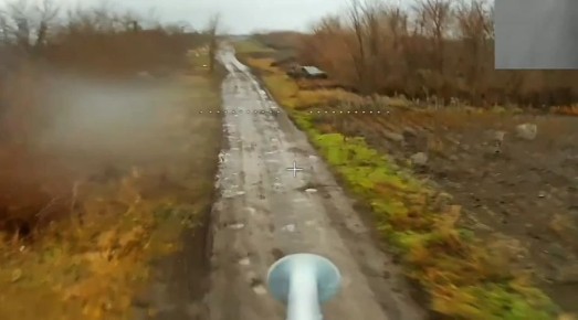 Российские бойцы уничтожили дроном автомобиль противника