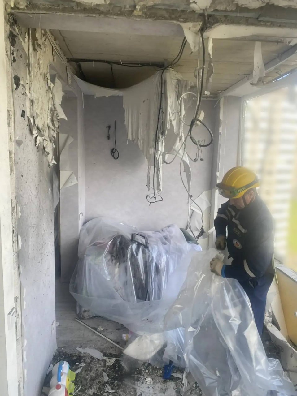 После падения БПЛА в Прикубанском округе Краснодара в ночь с 29 на 30 марта повреждены 9 квартир