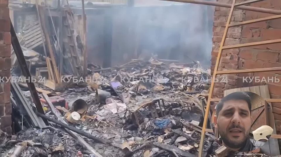 Пожар уничтожил три частных дома на проезде Ломоносова в Краснодаре