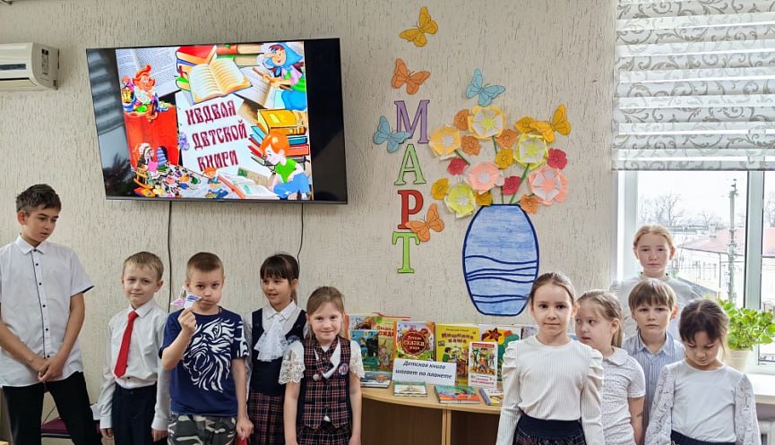 Библиотеки Новороссийска провели масштабную программу, объединившую празднование 200-летия Михаила Салтыкова-Щедрина и Всероссийскую неделю детской книги Библиотеки Новороссийска провели масштабную программу, объединившую празднование 200-летия Михаила Салтыкова-Щедрина и Всероссийскую неделю детской книги