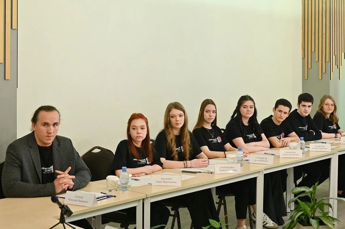 Глава Сочи Андрей Прошунин принял участие в заседании Молодежного совета Глава Сочи Андрей Прошунин принял участие в заседании Молодежного совета