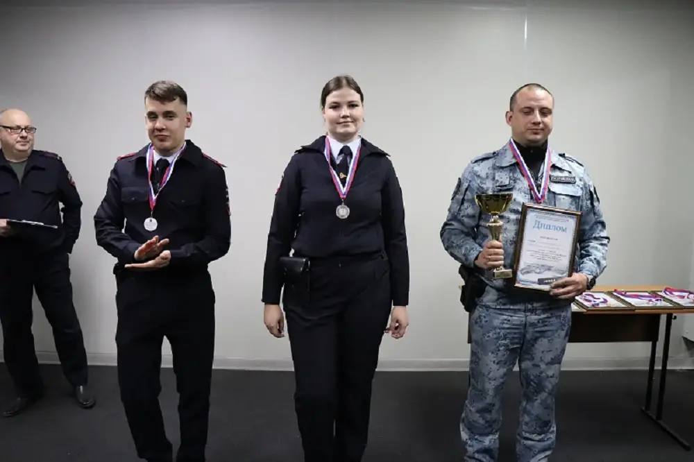 Сотрудники транспортной полиции ЮФО соревновались в стрельбе из пистолета Макарова Сотрудники транспортной полиции ЮФО соревновались в стрельбе из пистолета Макарова