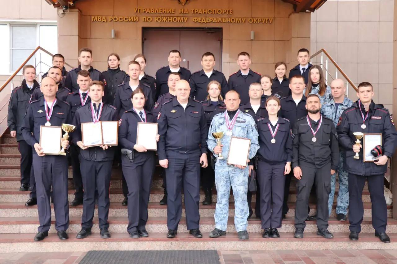 Сотрудники транспортной полиции ЮФО соревновались в стрельбе из пистолета Макарова Сотрудники транспортной полиции ЮФО соревновались в стрельбе из пистолета Макарова