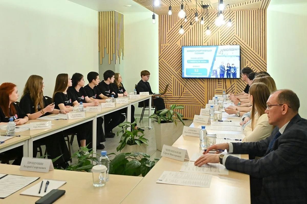 Глава Сочи Андрей Прошунин принял участие в заседании Молодежного совета Глава Сочи Андрей Прошунин принял участие в заседании Молодежного совета