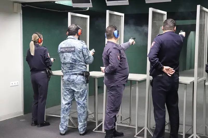Сотрудники транспортной полиции ЮФО соревновались в стрельбе из пистолета Макарова Сотрудники транспортной полиции ЮФО соревновались в стрельбе из пистолета Макарова