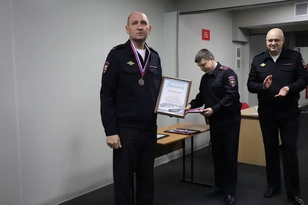 Сотрудники транспортной полиции ЮФО соревновались в стрельбе из пистолета Макарова Сотрудники транспортной полиции ЮФО соревновались в стрельбе из пистолета Макарова