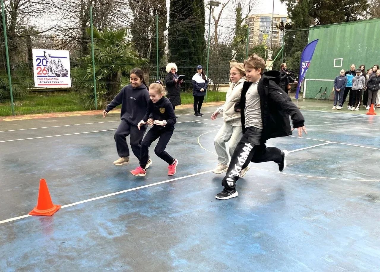 В Год единства народов России сочинских школьников познакомили с национальными играми народов Дагестана